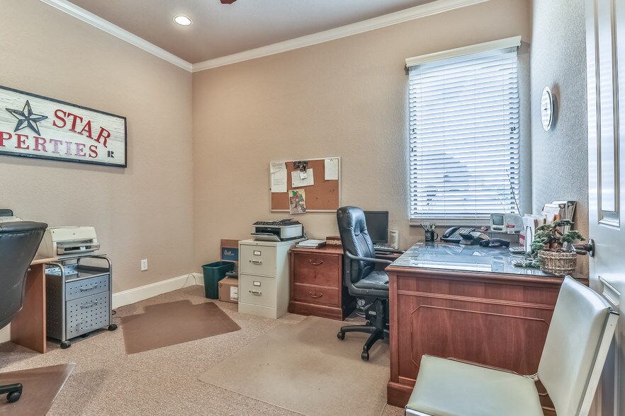 More Photos Of 5501 Louetta Rd, Spring Office For Sale