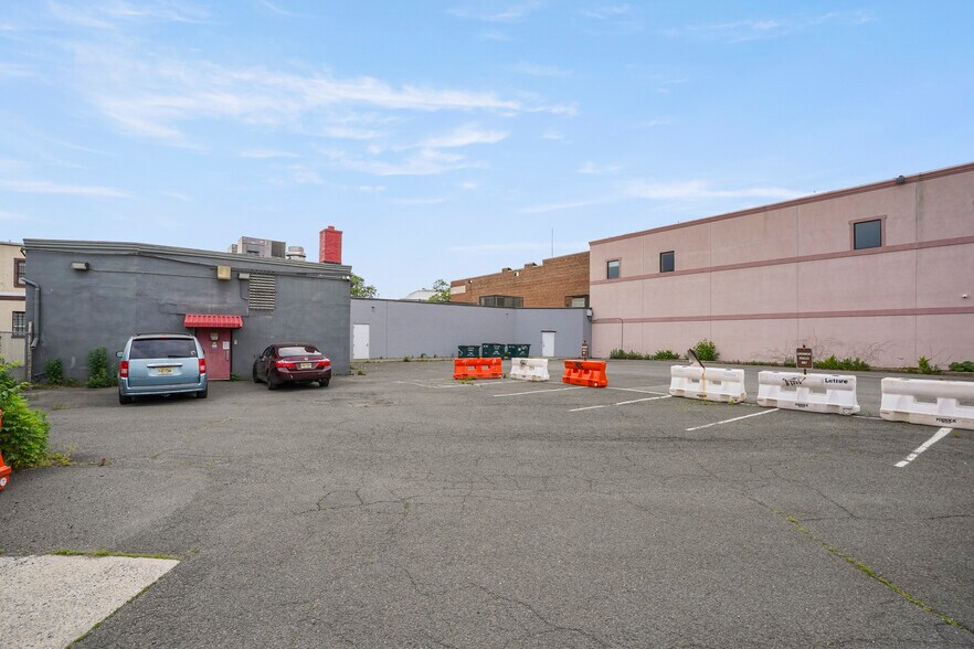 More Photos Of 283 N Broad St, Elizabeth Freestanding For Lease