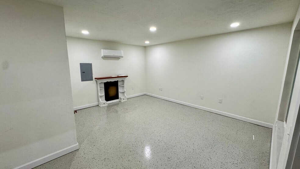 More Photos Of 308 W State Highway 152, Mustang Light Distribution For Lease