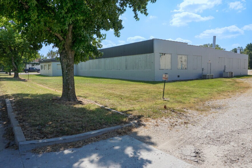 More Photos Of 714 S Franklin St, Cuba Industrial For Sale