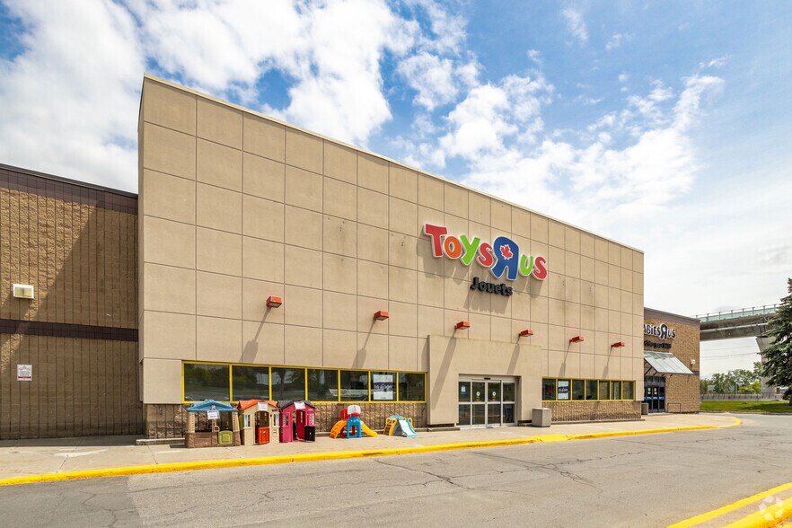 More Photos Of 6301-6381 Rte Transcanadienne, Pointe-claire Storefront For Lease