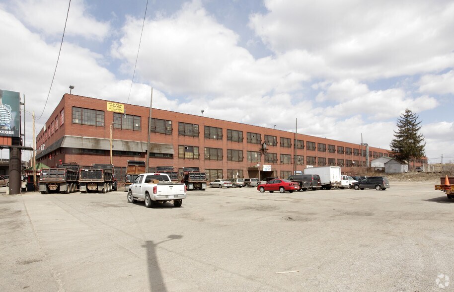 More Photos Of 1305 S Cedar St, Lansing Warehouse For Sale