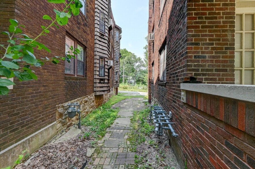 More Photos Of 2734 Charlotte St, Kansas City Apartments For Sale