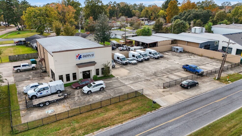 More Photos Of 15590 Florida Blvd, Baton Rouge Showroom For Sale