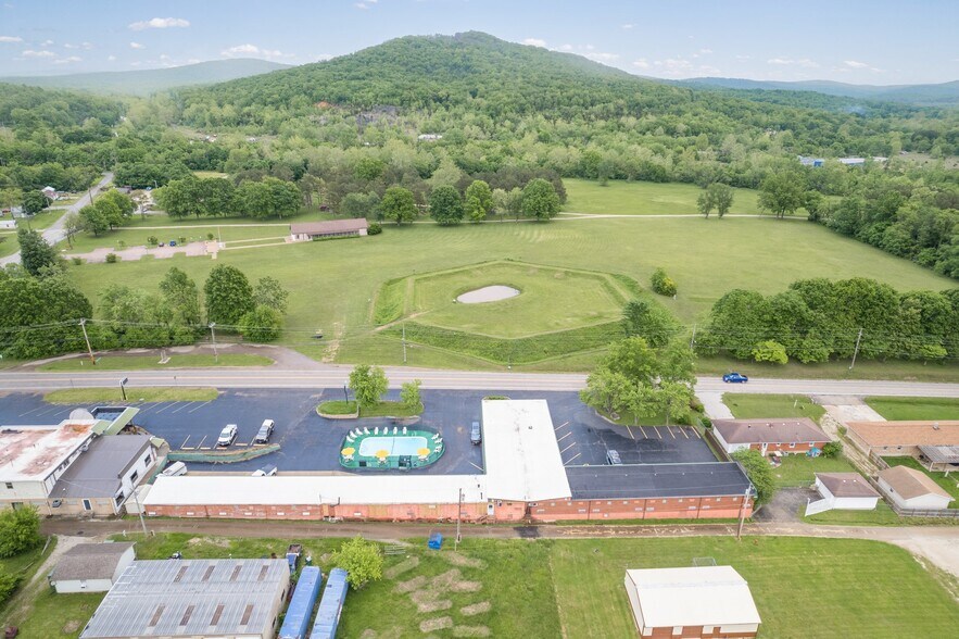 More Photos Of 310 S McCune St, Pilot Knob Hotel For Sale