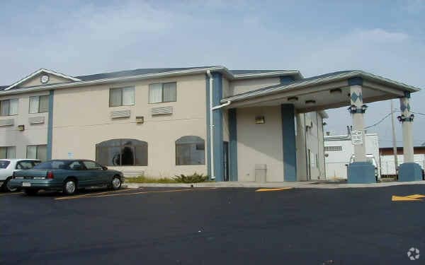 More Photos Of 9645 Natural Bridge Rd, Saint Louis Hotel For Sale