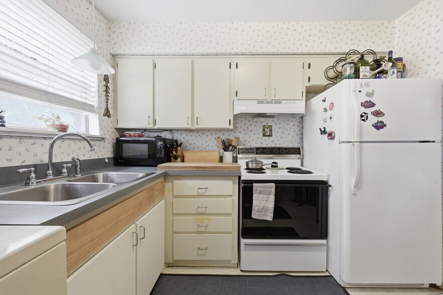 More Photos Of 218 19th Ave N, Jacksonville Beach Apartments For Sale