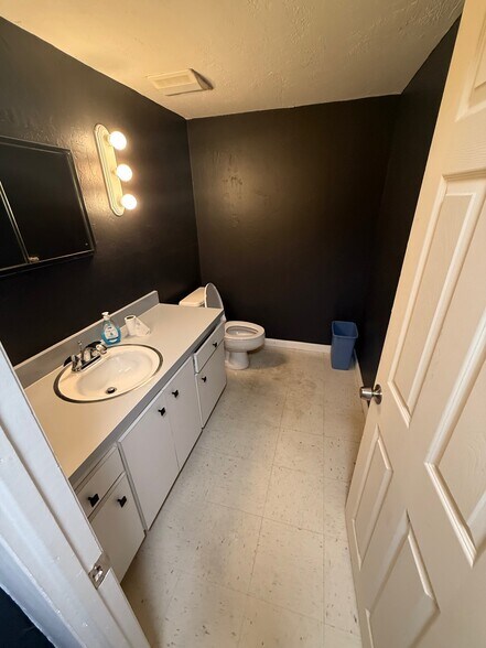 More Photos Of 1320 SE Palm Beach Rd, Stuart Medical For Sale