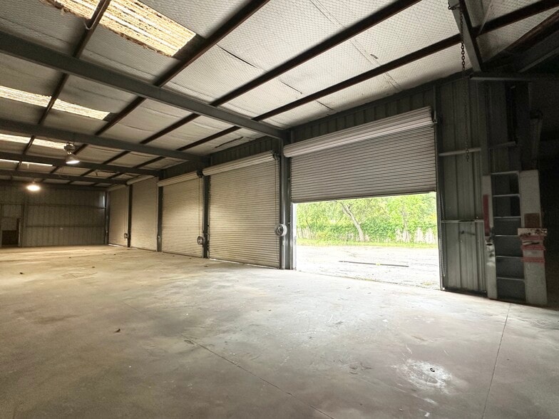 More Photos Of 13626 Ann Louise Rd, Houston Warehouse For Sale