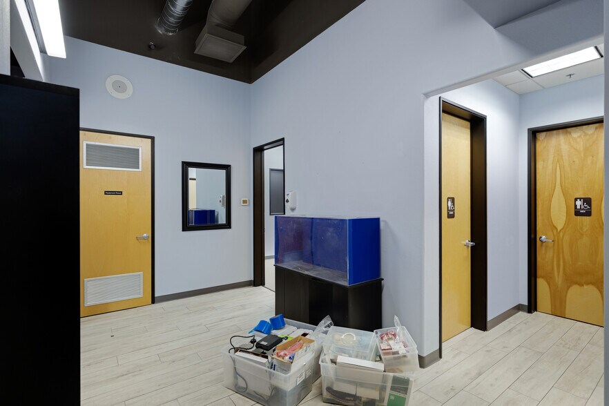 More Photos Of 15730 N 83rd Way, Scottsdale Distribution For Lease