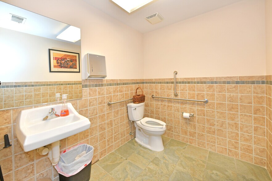 More Photos Of 59 Lincoln Ave, Fair Lawn Office Residential For Sale