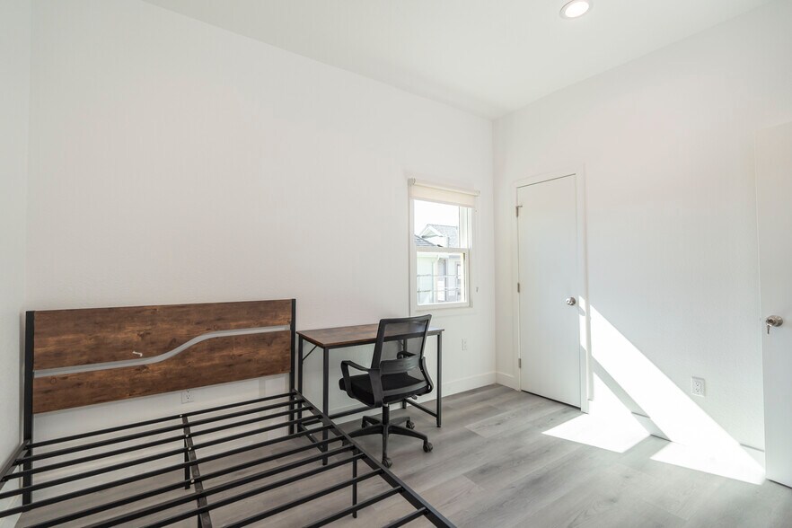 More Photos Of 1016 W 21st St, Los Angeles Apartments For Sale