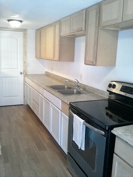 More Photos Of 213 Chase Creek St, Clifton Specialty For Sale