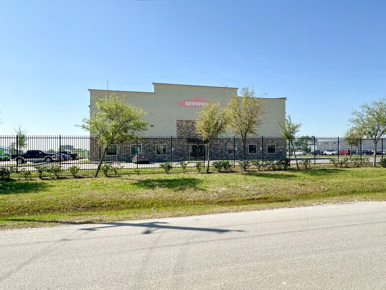 More Photos Of 2436 Peyton Rd, Houston Light Distribution For Sale