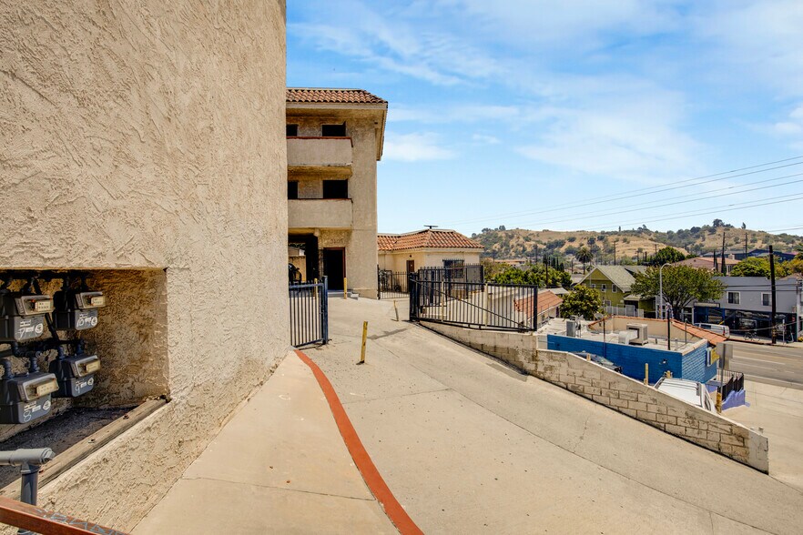 More Photos Of 3405 N Figueroa St, Los Angeles Apartments For Sale
