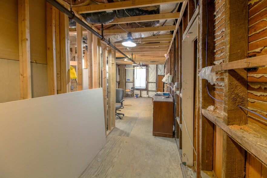 More Photos Of 620-626 Franklin Ave, Essex Warehouse For Sale