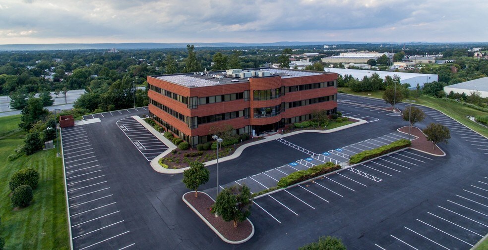 More Photos Of 4550 Lena Dr, Mechanicsburg Office For Lease