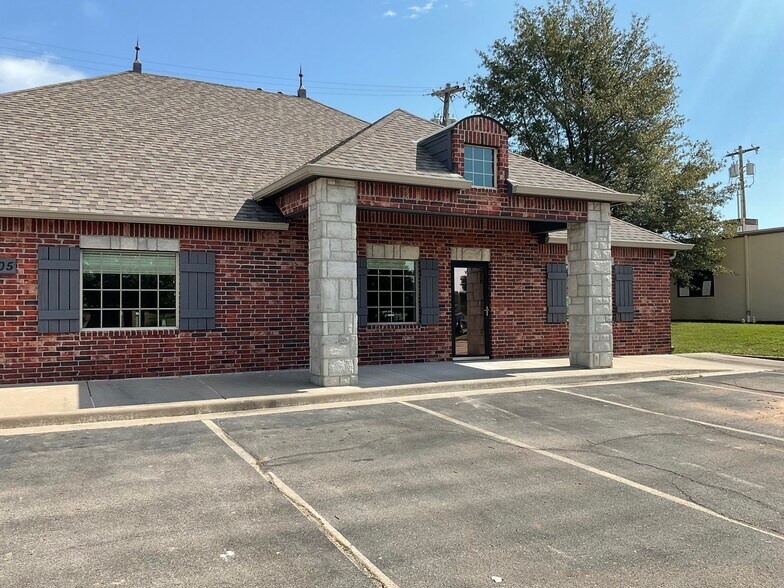 Primary Photo Of 305 N Beech Cir, Broken Arrow Office For Lease