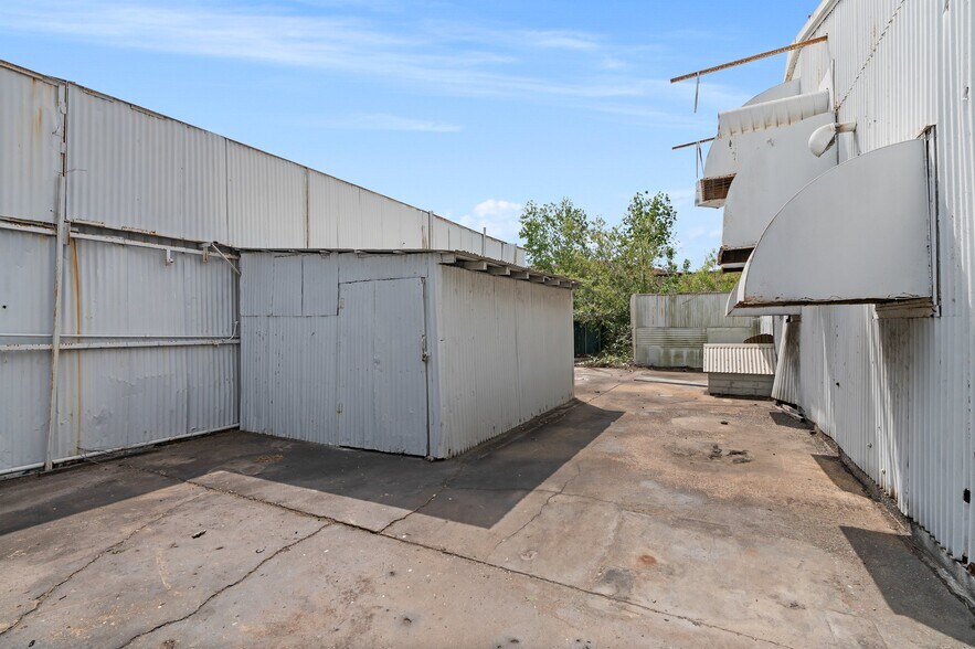 More Photos Of 3314 Carr St, Houston Manufacturing For Sale
