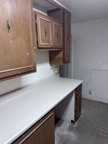 More Photos Of 860 W 4th St, Benson Flex For Sale