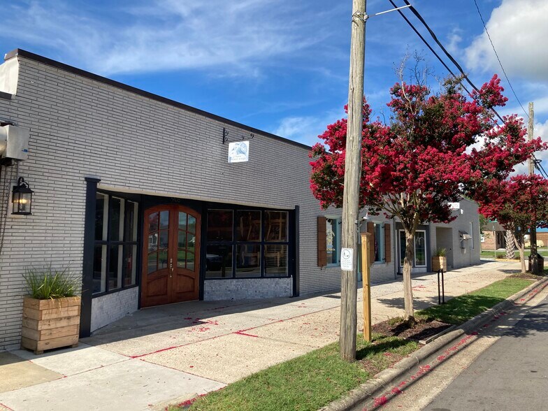 More Photos Of 902 S Castle St, Wilmington General Retail For Sale
