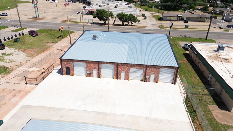 More Photos Of 3108 SE 44th St, Oklahoma City Flex For Lease