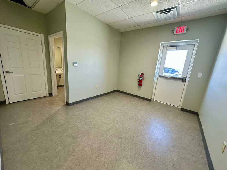 More Photos Of 5506 Bluebird St, Amarillo Service For Lease