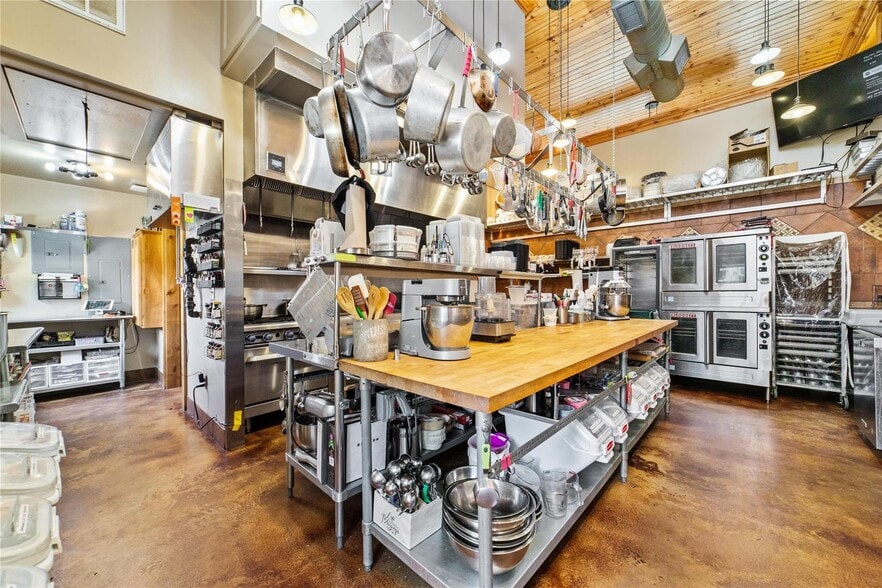 More Photos Of 301 E Brown St, San Saba Freestanding For Sale