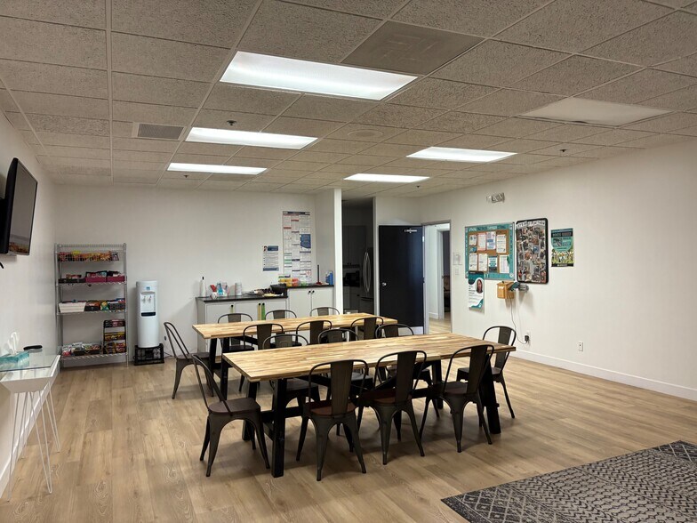 More Photos Of 220 N McKemy Blvd, Chandler Light Distribution For Lease