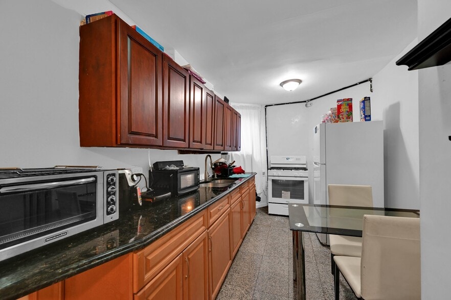More Photos Of 737 Warburton Ave, Yonkers Apartments For Sale