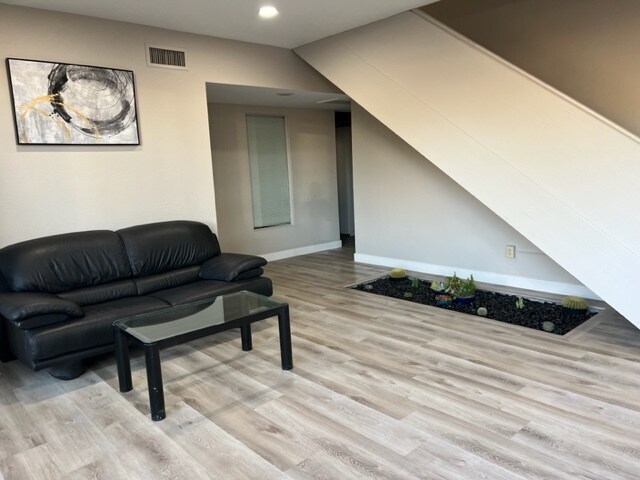 More Photos Of 7631 E Greenway Rd, Scottsdale Warehouse For Lease