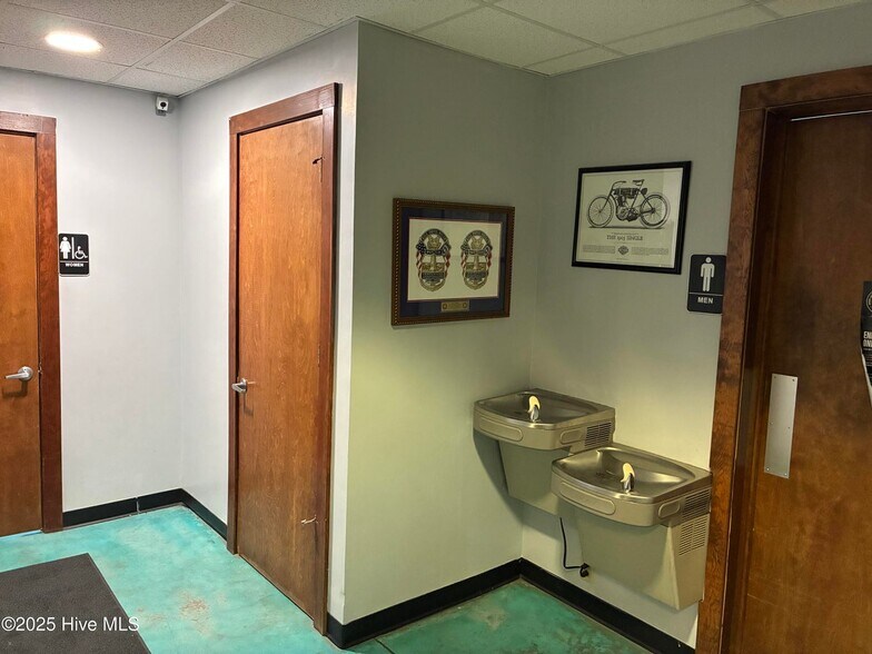 More Photos Of 8739 Caratoke Hwy, Harbinger General Retail For Sale
