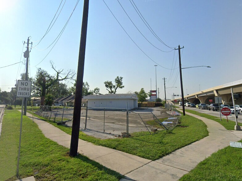 More Photos Of 10404 Northwest Fwy, Houston Service Station For Lease