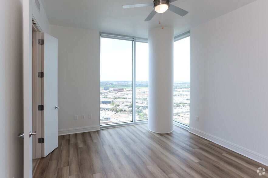 More Photos Of 1400 Hi Line Dr, Dallas Apartments For Lease