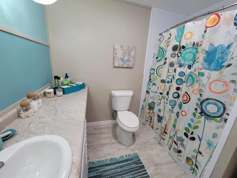 More Photos Of 1313 W Cherry St, Vermillion Hotel For Sale