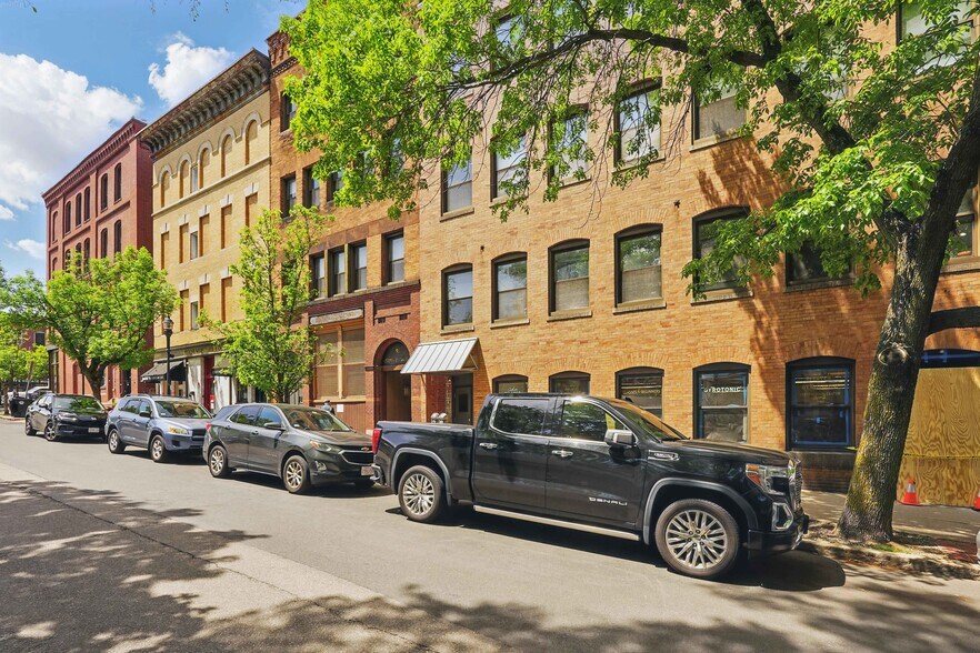 More Photos Of 9-21 Station St, Brookline Office For Sale