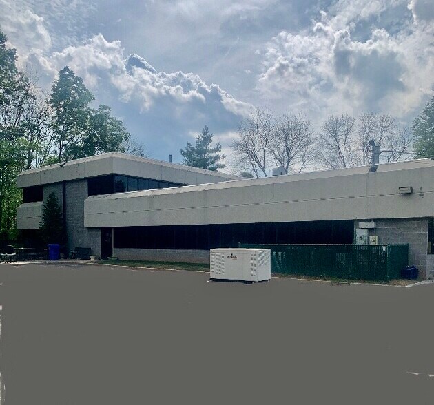 More Photos Of 69 Readington Rd, Branchburg Showroom For Lease