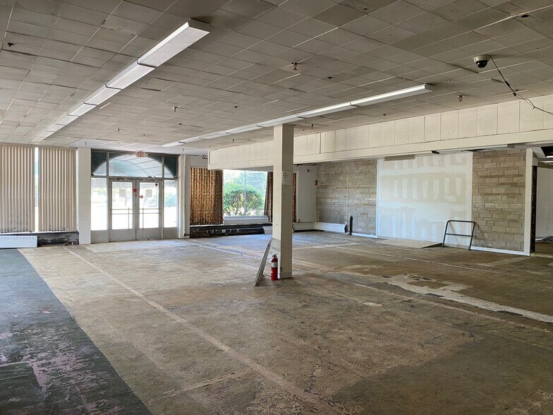 More Photos Of 1315 John Fitch Blvd, South Windsor Freestanding For Lease