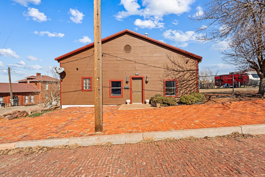 More Photos Of 410 W Harrison Ave, Guthrie Freestanding For Sale