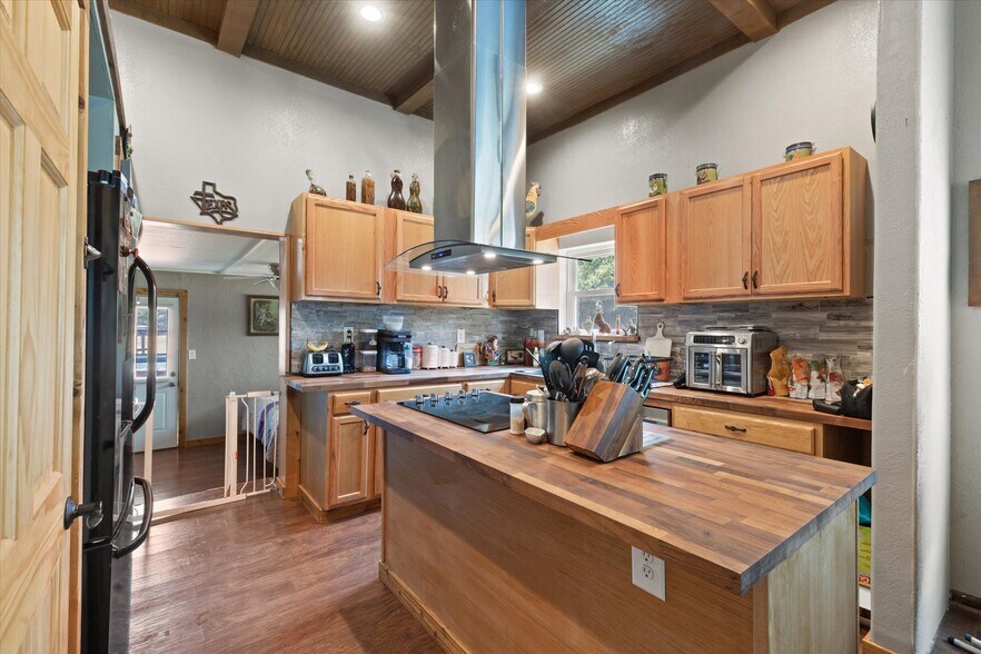 More Photos Of 725 Holmes Dr, Granbury Auto Repair For Sale