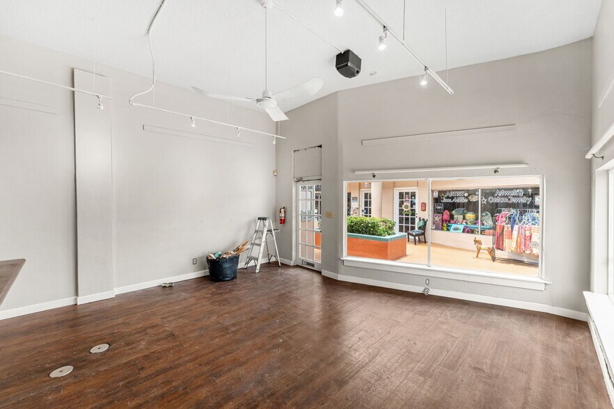 More Photos Of 820 E New Haven Ave, Melbourne Unknown For Lease
