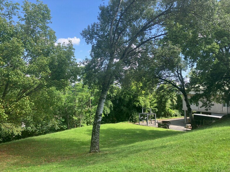 More Photos Of 301 Frazier Ave, Chattanooga Office For Sale