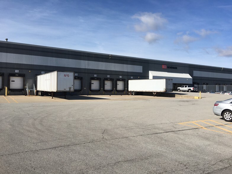 More Photos Of 4919-4923 W 78th St, Indianapolis Warehouse For Lease