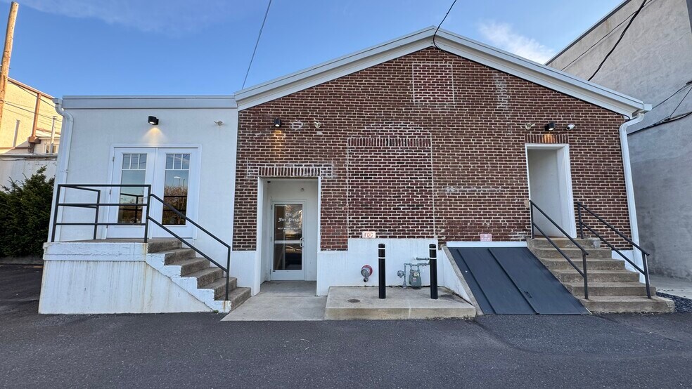 More Photos Of 312-314 W Broad St, Quakertown Office For Sale