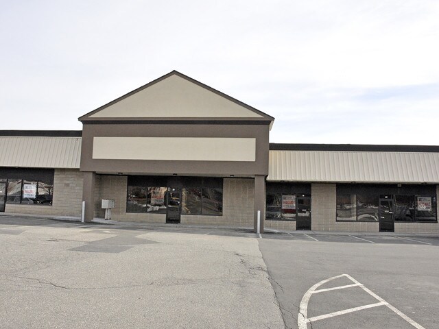More Photos Of 129-145 Danbury Rd, New Milford Storefront For Lease