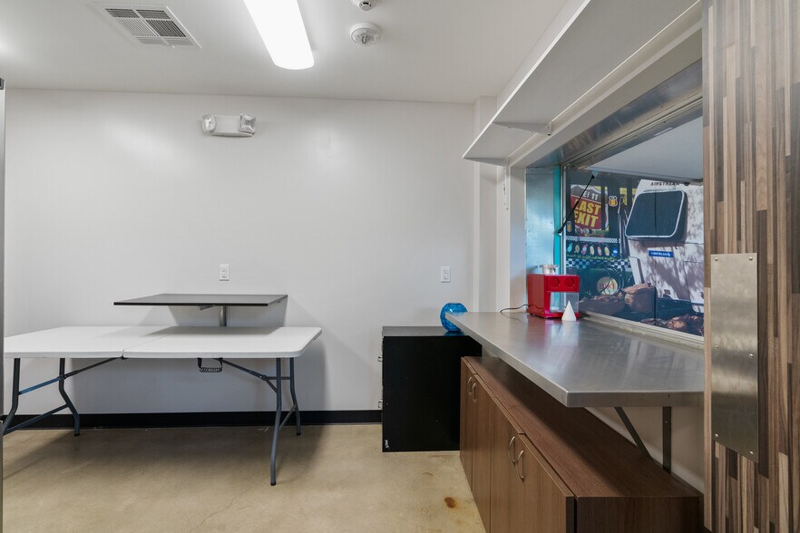 More Photos Of 6111 N FM 620, Austin Daycare Center For Lease