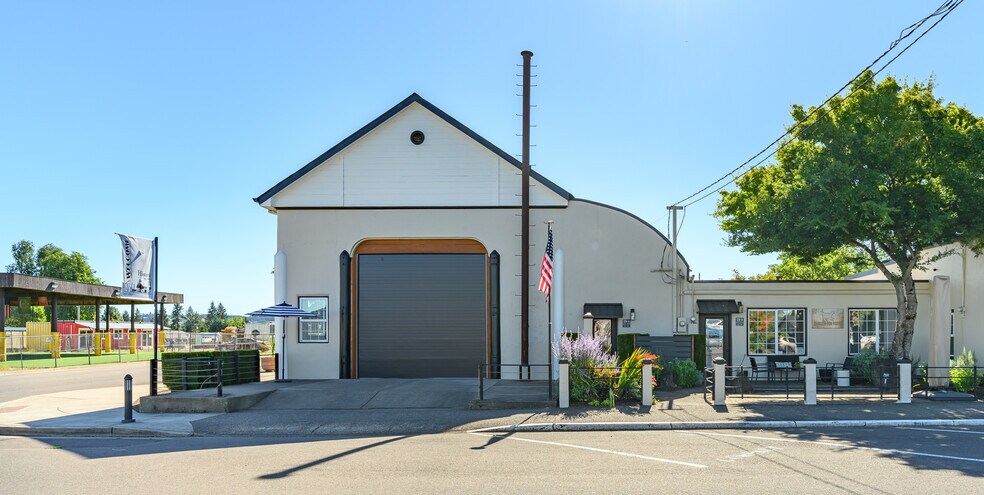 More Photos Of 258 N Kutch St, Carlton Storefront For Lease