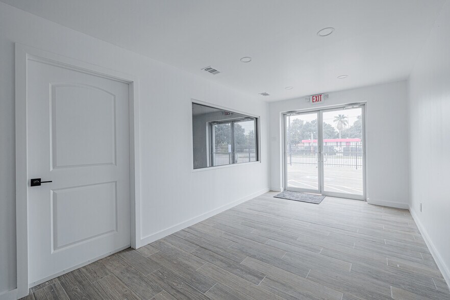 More Photos Of 104 N Shaver St, Pasadena Industrial For Lease