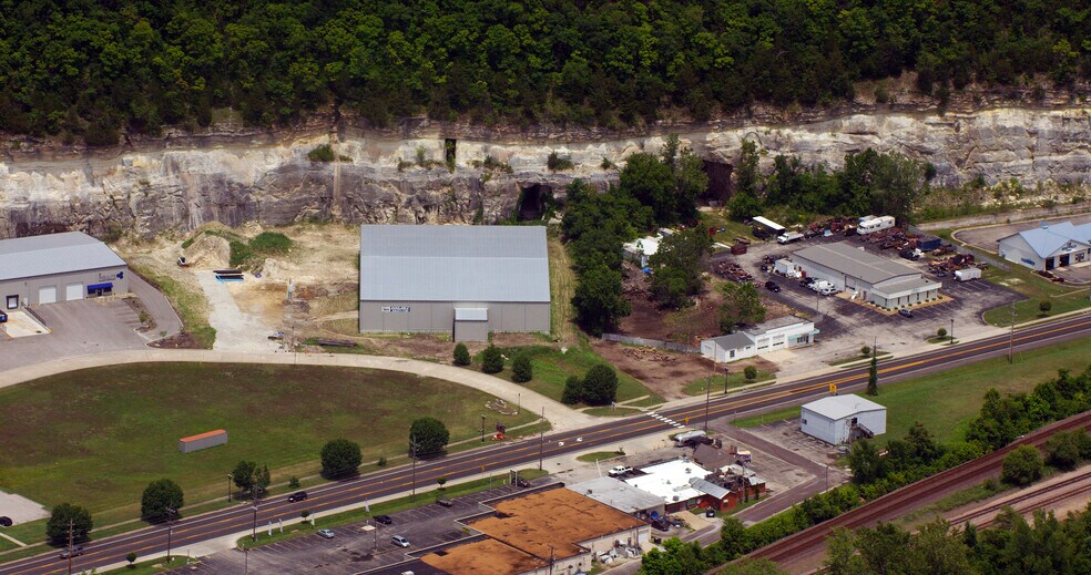 More Photos Of Neosho And Business Loop 44, Pacific Warehouse For Lease