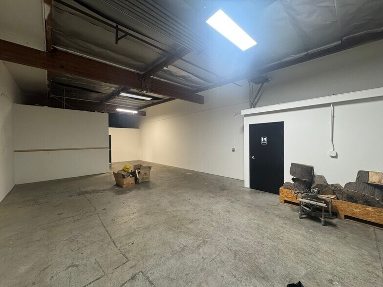 More Photos Of 2633 E 28th St, Signal Hill Research And Development For Lease